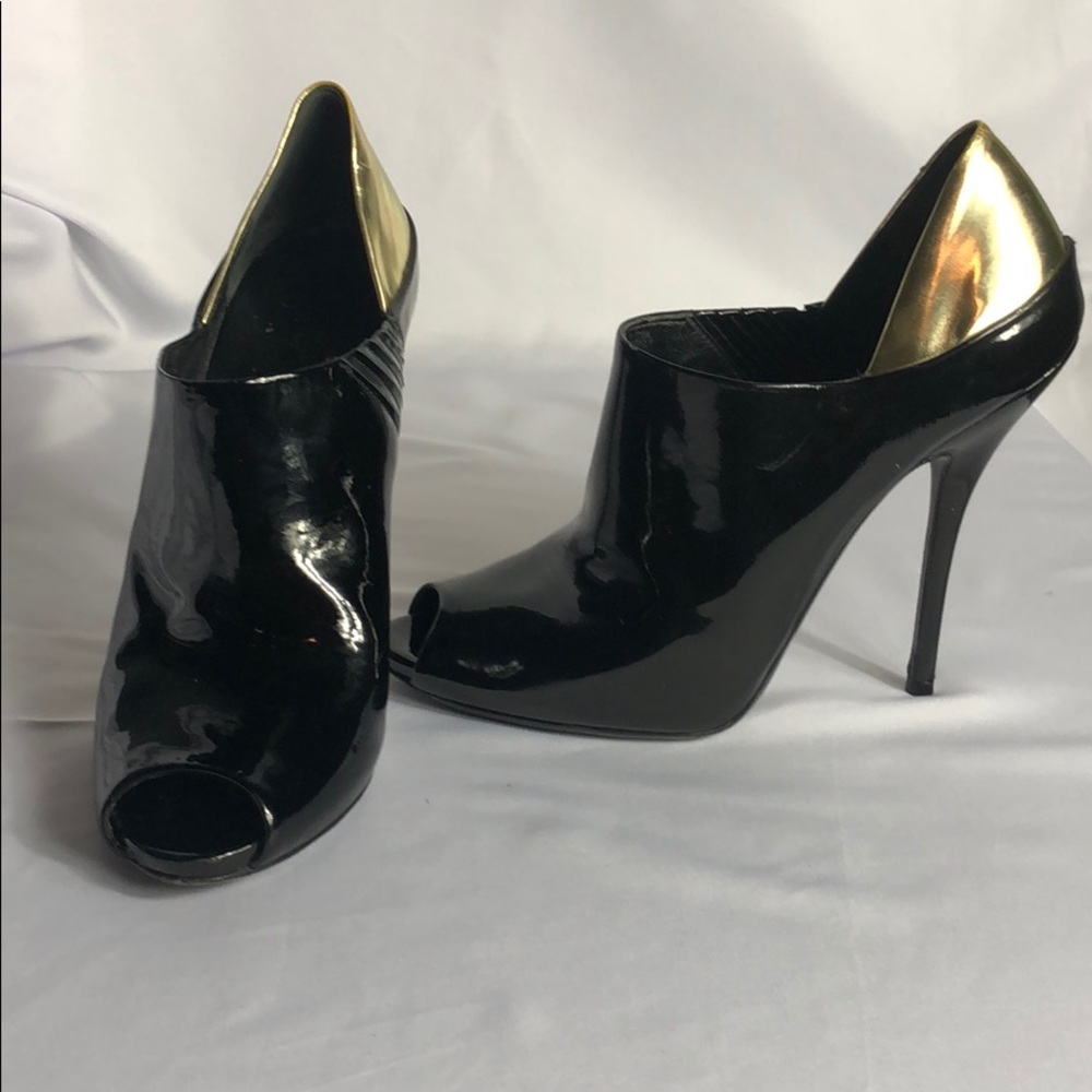 Black Gucci Peep toe pumps